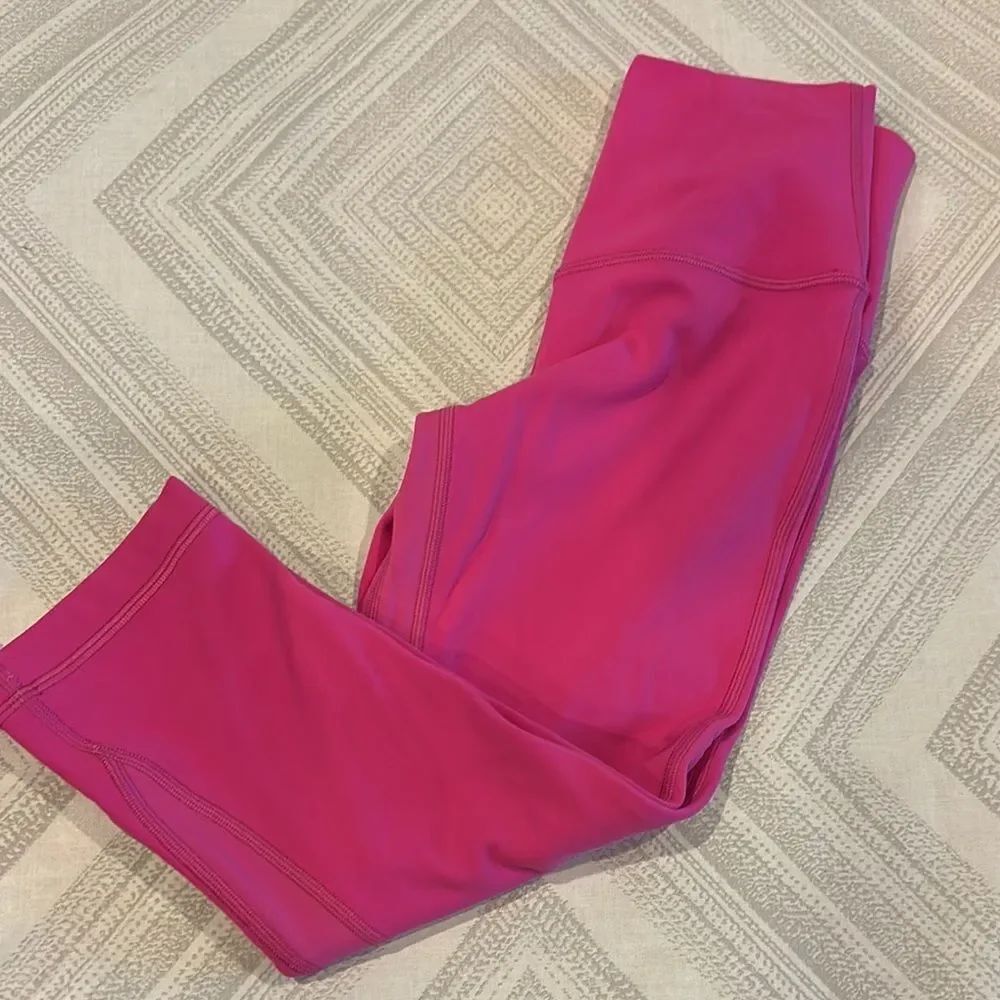 Lululemon Women’s Hot Pink High Waisted Cropped Leggings - Size 2